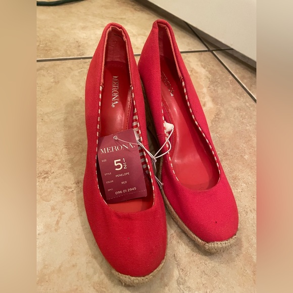 Brand new! Never been worn! Cute shoes for summer. - Picture 3 of 5